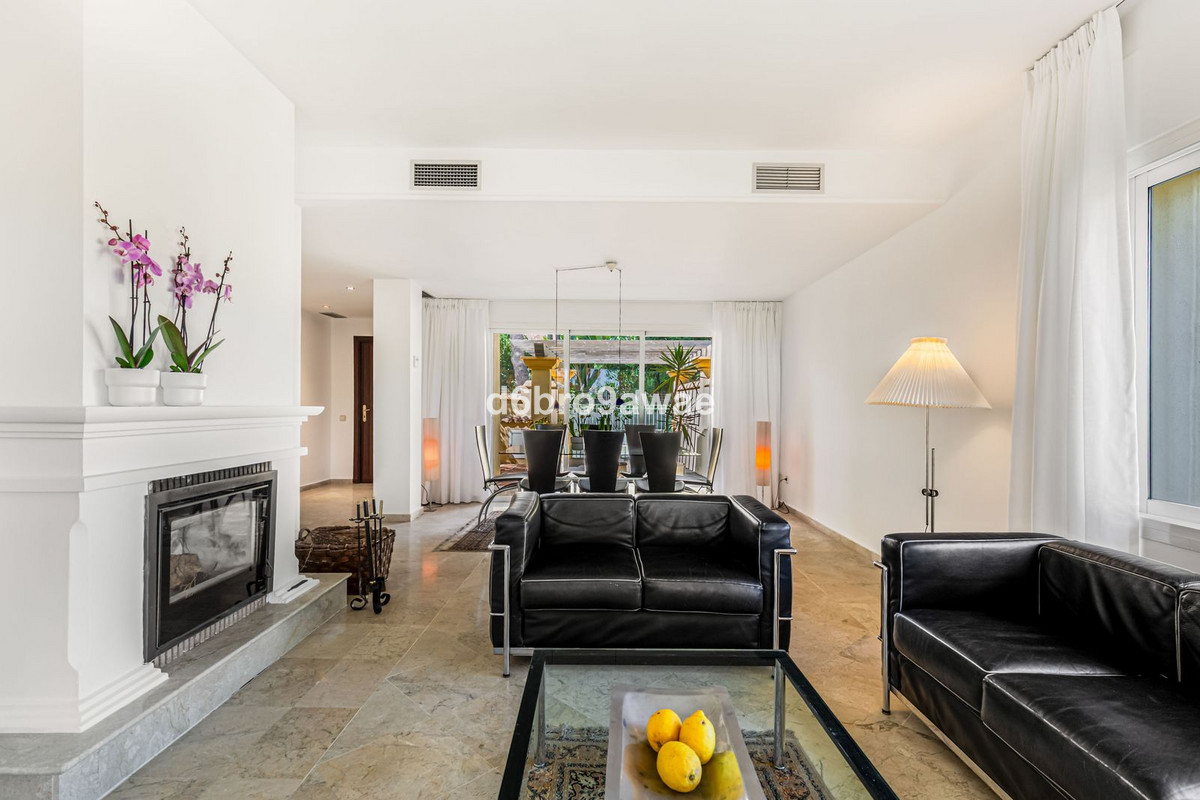 432b7c76877a3a895e4388a4a31fb2bd - 12