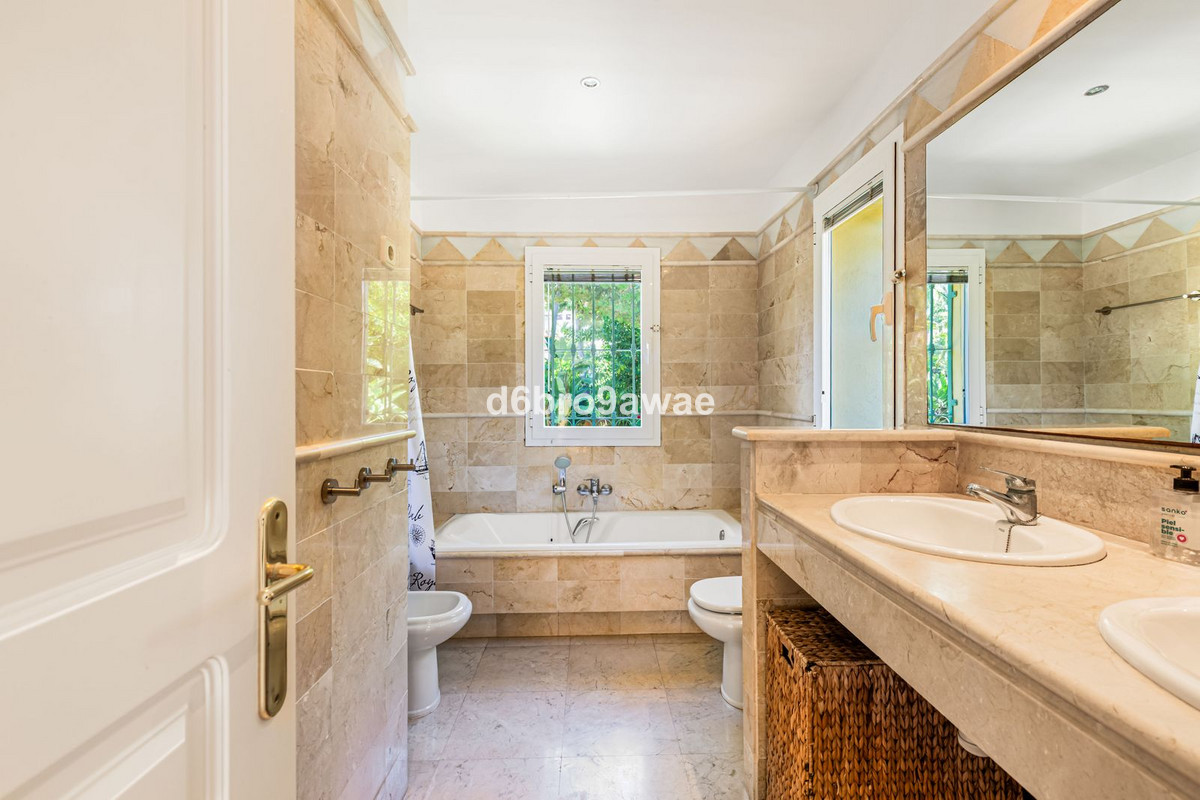 432b7c76877a3a895e4388a4a31fb2bd - 22