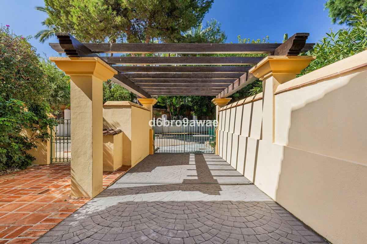 432b7c76877a3a895e4388a4a31fb2bd - 33