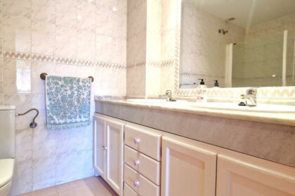 4354e849fc5d9ec96c7d461ae42ec13c - 18