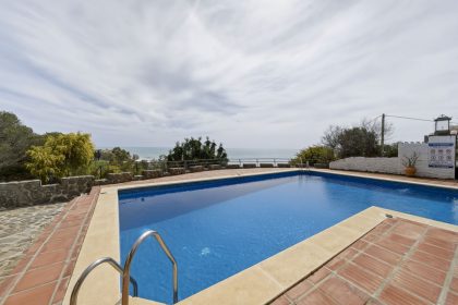 444471020a84e9e7d9e31e611409aea0 - 18