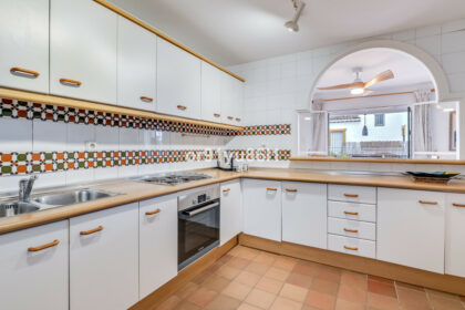 44896719f73be52a7ae3442241179e08 - 9