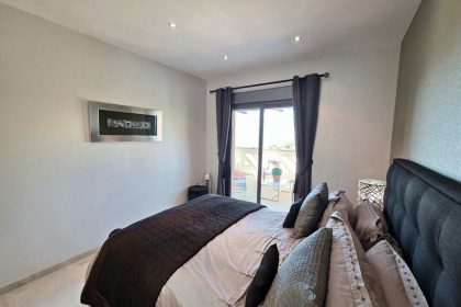 4983e3e347cea3e2065223fc0f74e9b4 - 12