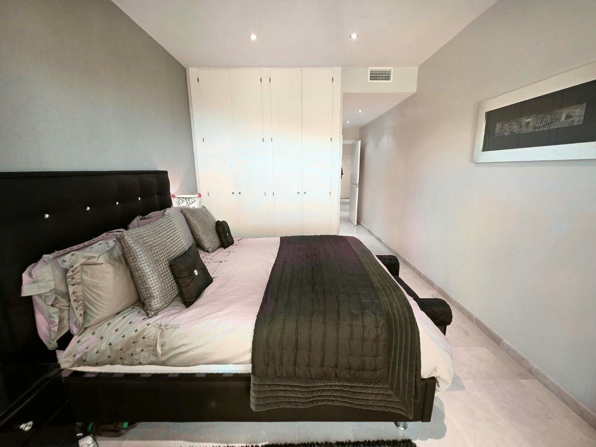 4983e3e347cea3e2065223fc0f74e9b4 - 14