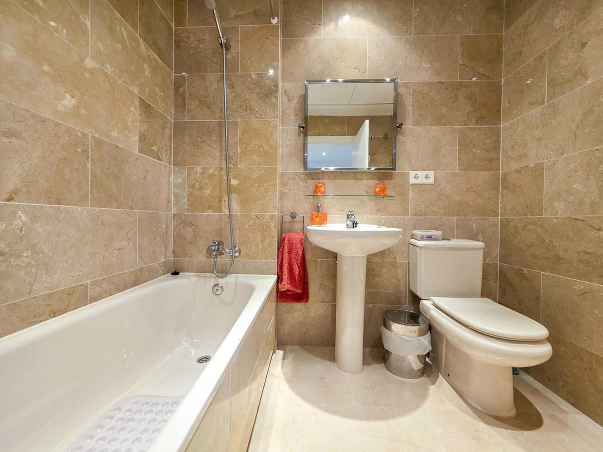 4983e3e347cea3e2065223fc0f74e9b4 - 16