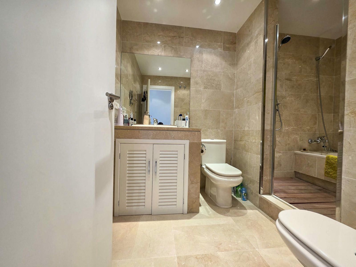 4983e3e347cea3e2065223fc0f74e9b4 - 18