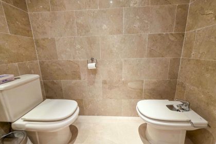 4983e3e347cea3e2065223fc0f74e9b4 - 19