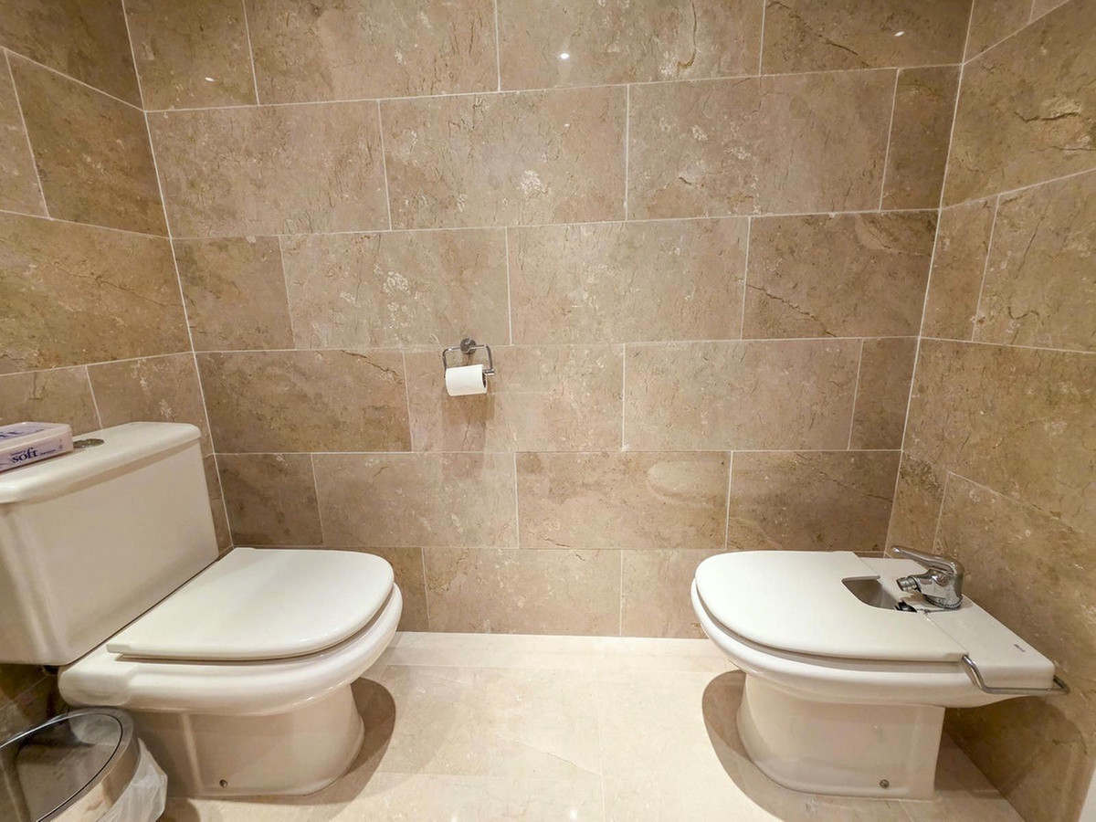 4983e3e347cea3e2065223fc0f74e9b4 - 19