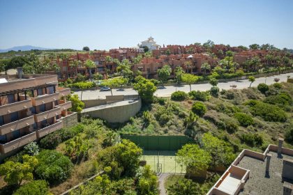 4983e3e347cea3e2065223fc0f74e9b4 - 21