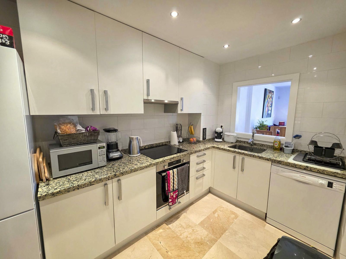 4983e3e347cea3e2065223fc0f74e9b4 - 29