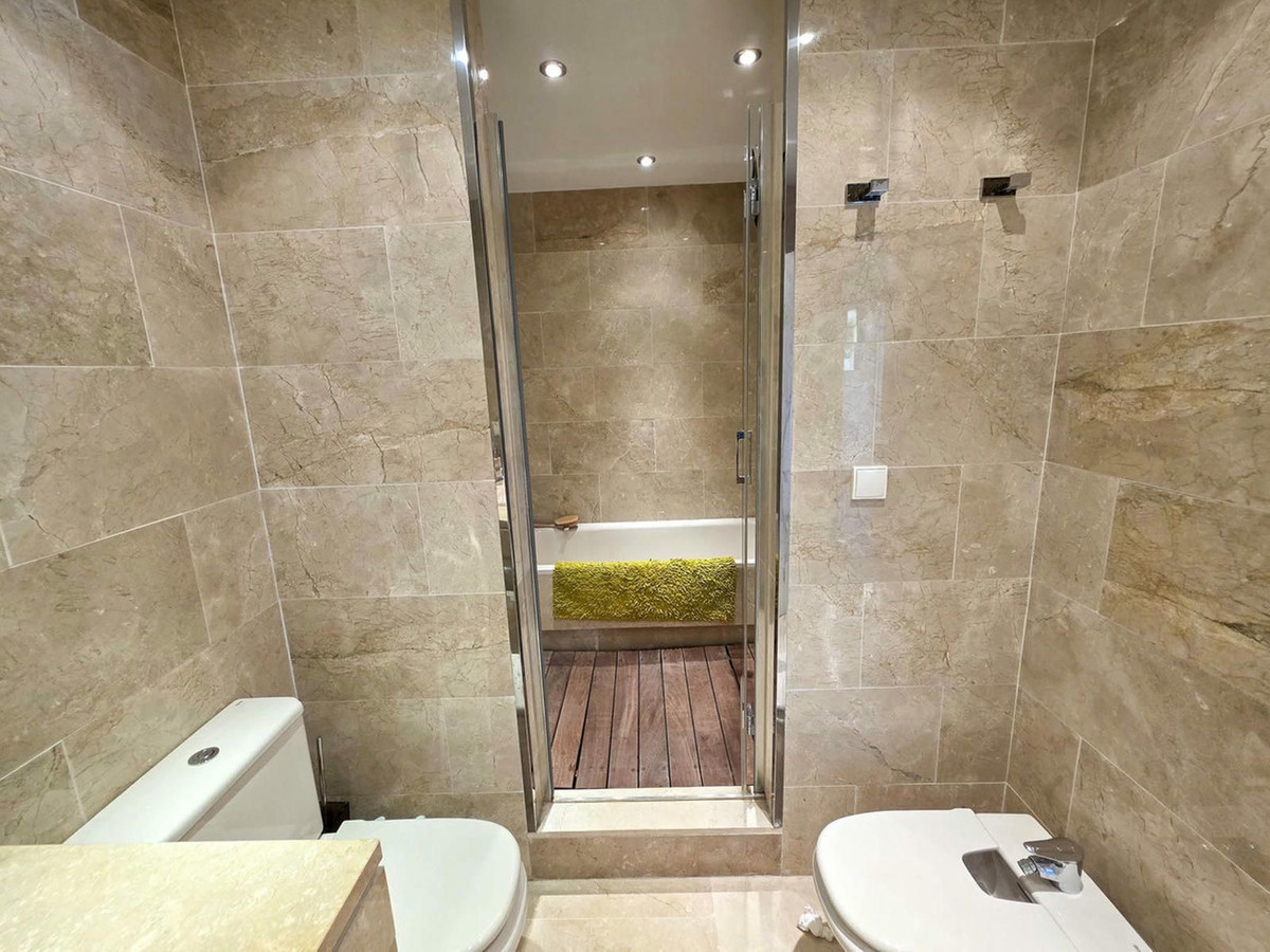 4983e3e347cea3e2065223fc0f74e9b4 - 32