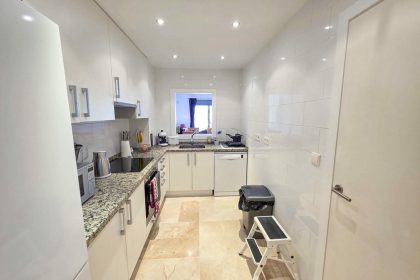 4983e3e347cea3e2065223fc0f74e9b4 - 9