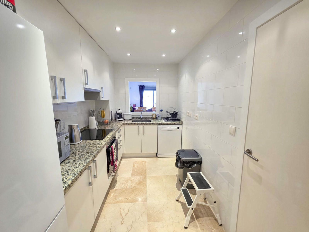 4983e3e347cea3e2065223fc0f74e9b4 - 9