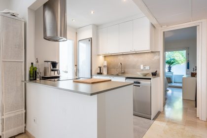 4ae81989dab0e1f875715405e5b79f5a - 12