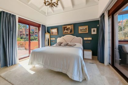 4b0ee9107a1b9c4d2c920aea57369169 - 11