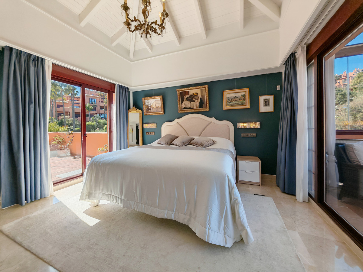 4b0ee9107a1b9c4d2c920aea57369169 - 11