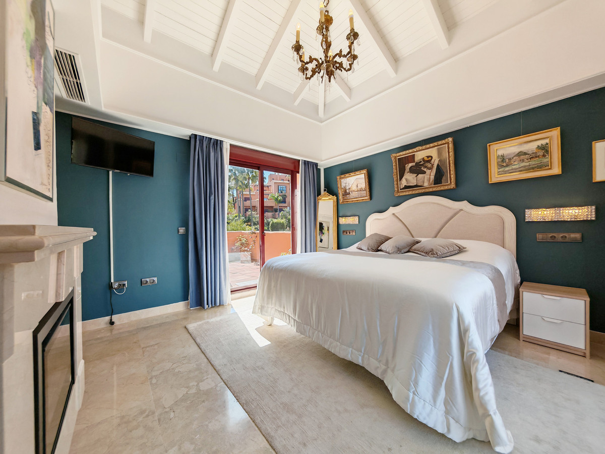 4b0ee9107a1b9c4d2c920aea57369169 - 12