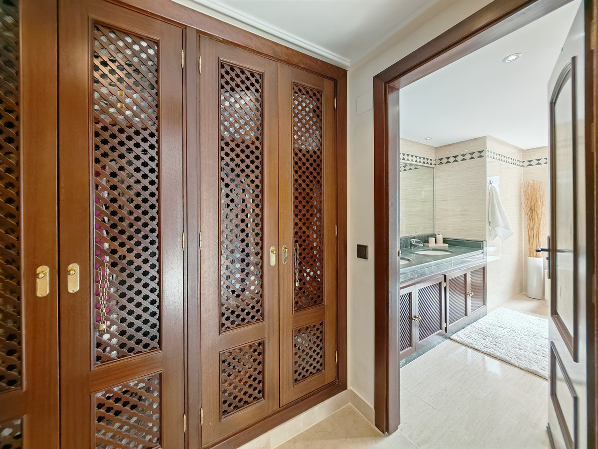 4b0ee9107a1b9c4d2c920aea57369169 - 13