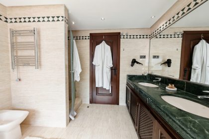 4b0ee9107a1b9c4d2c920aea57369169 - 14