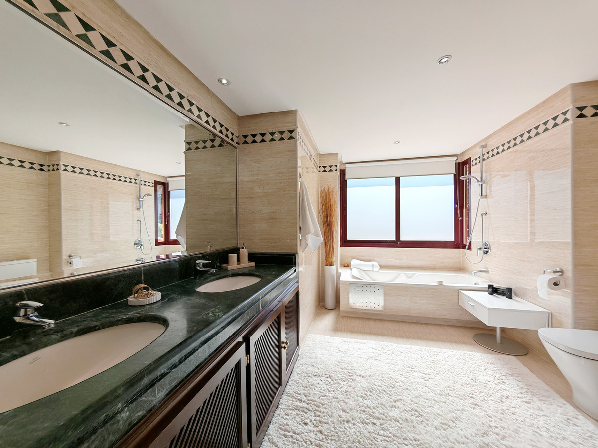 4b0ee9107a1b9c4d2c920aea57369169 - 15