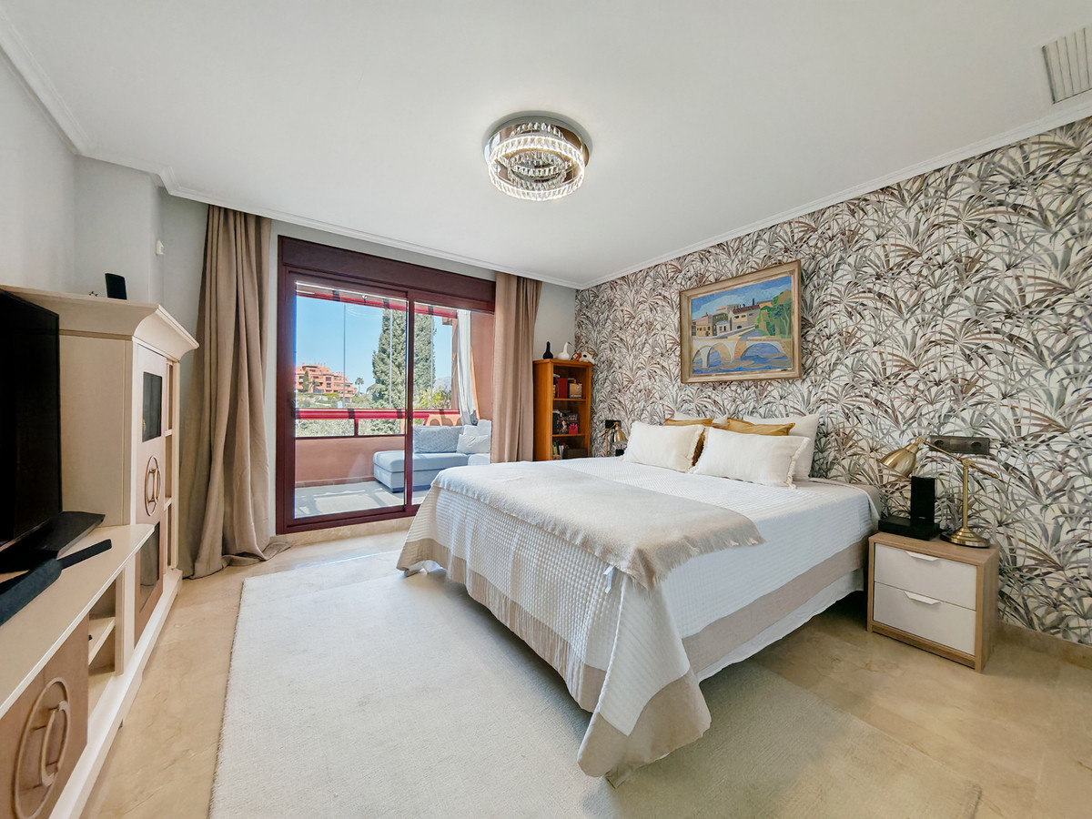 4b0ee9107a1b9c4d2c920aea57369169 - 16