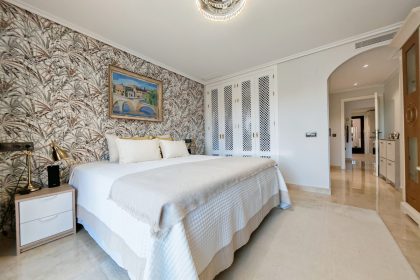 4b0ee9107a1b9c4d2c920aea57369169 - 18