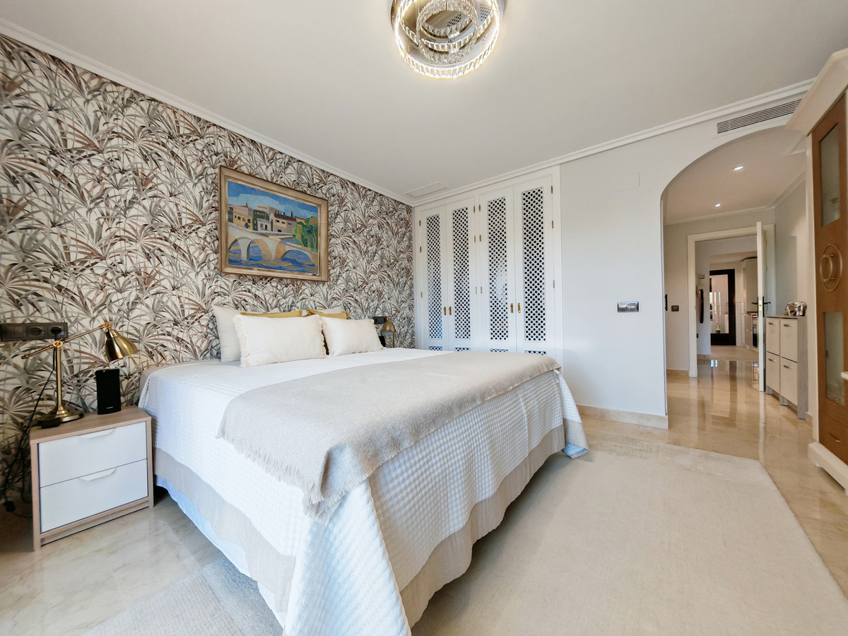 4b0ee9107a1b9c4d2c920aea57369169 - 18