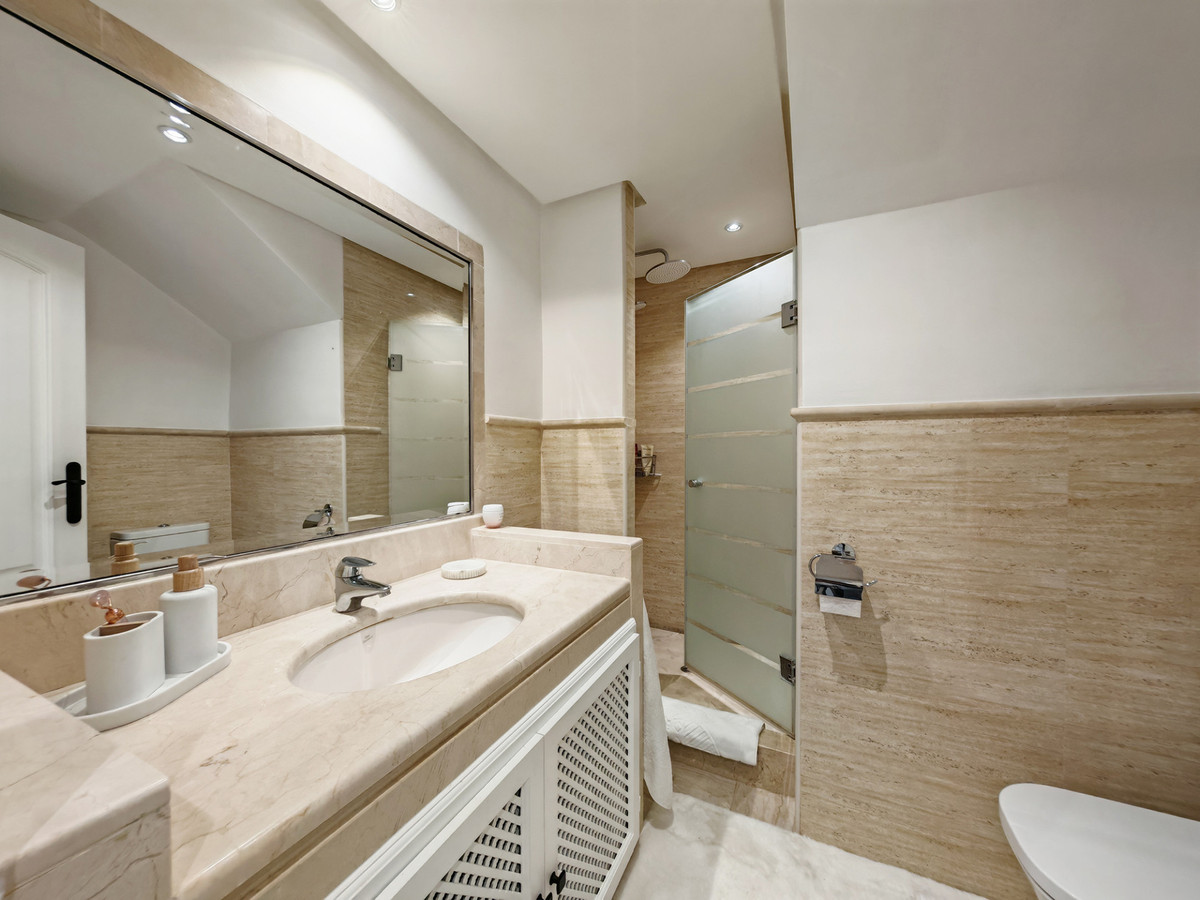 4b0ee9107a1b9c4d2c920aea57369169 - 19