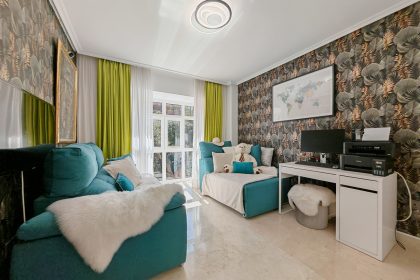 4b0ee9107a1b9c4d2c920aea57369169 - 20