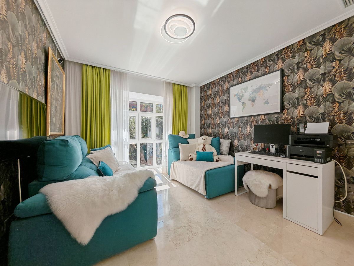 4b0ee9107a1b9c4d2c920aea57369169 - 20