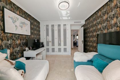 4b0ee9107a1b9c4d2c920aea57369169 - 21