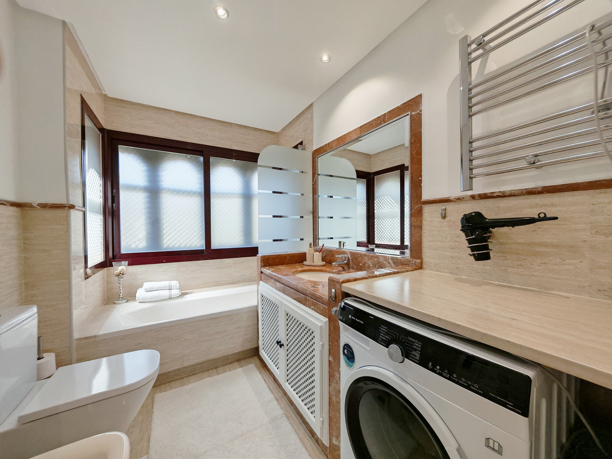 4b0ee9107a1b9c4d2c920aea57369169 - 22