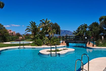 4b0ee9107a1b9c4d2c920aea57369169 - 26