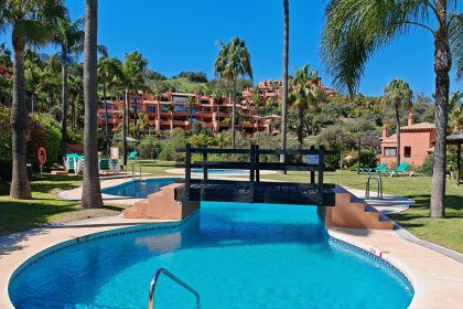 4b0ee9107a1b9c4d2c920aea57369169 - 27