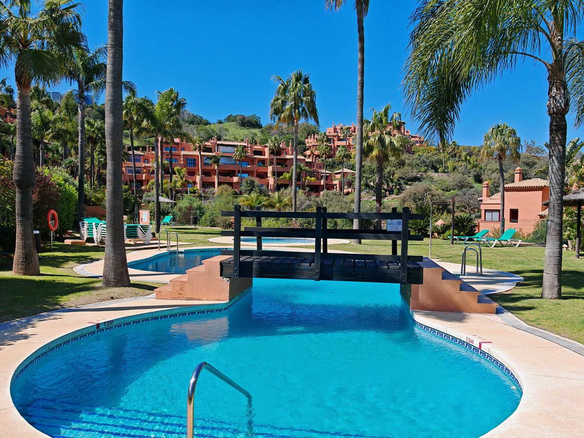 4b0ee9107a1b9c4d2c920aea57369169 - 27