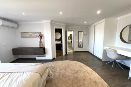 4c043f9e381618b61b4de6e7f901002b - 12