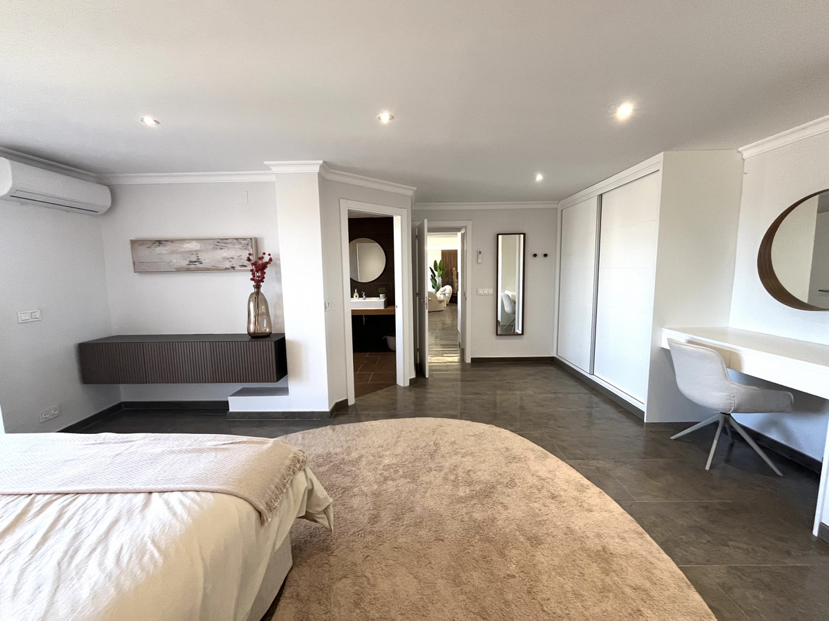 4c043f9e381618b61b4de6e7f901002b - 12