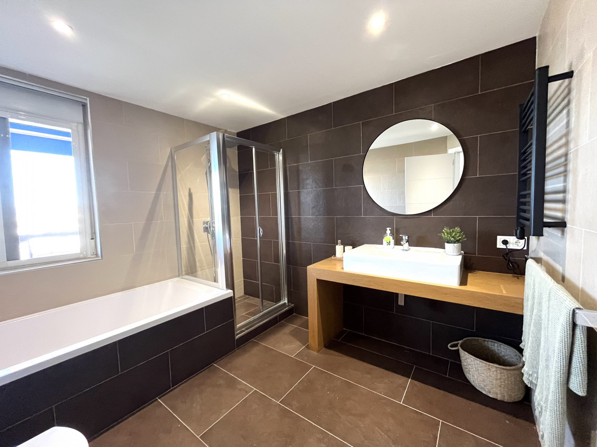 4c043f9e381618b61b4de6e7f901002b - 13