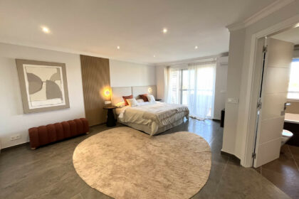 4c043f9e381618b61b4de6e7f901002b - 3