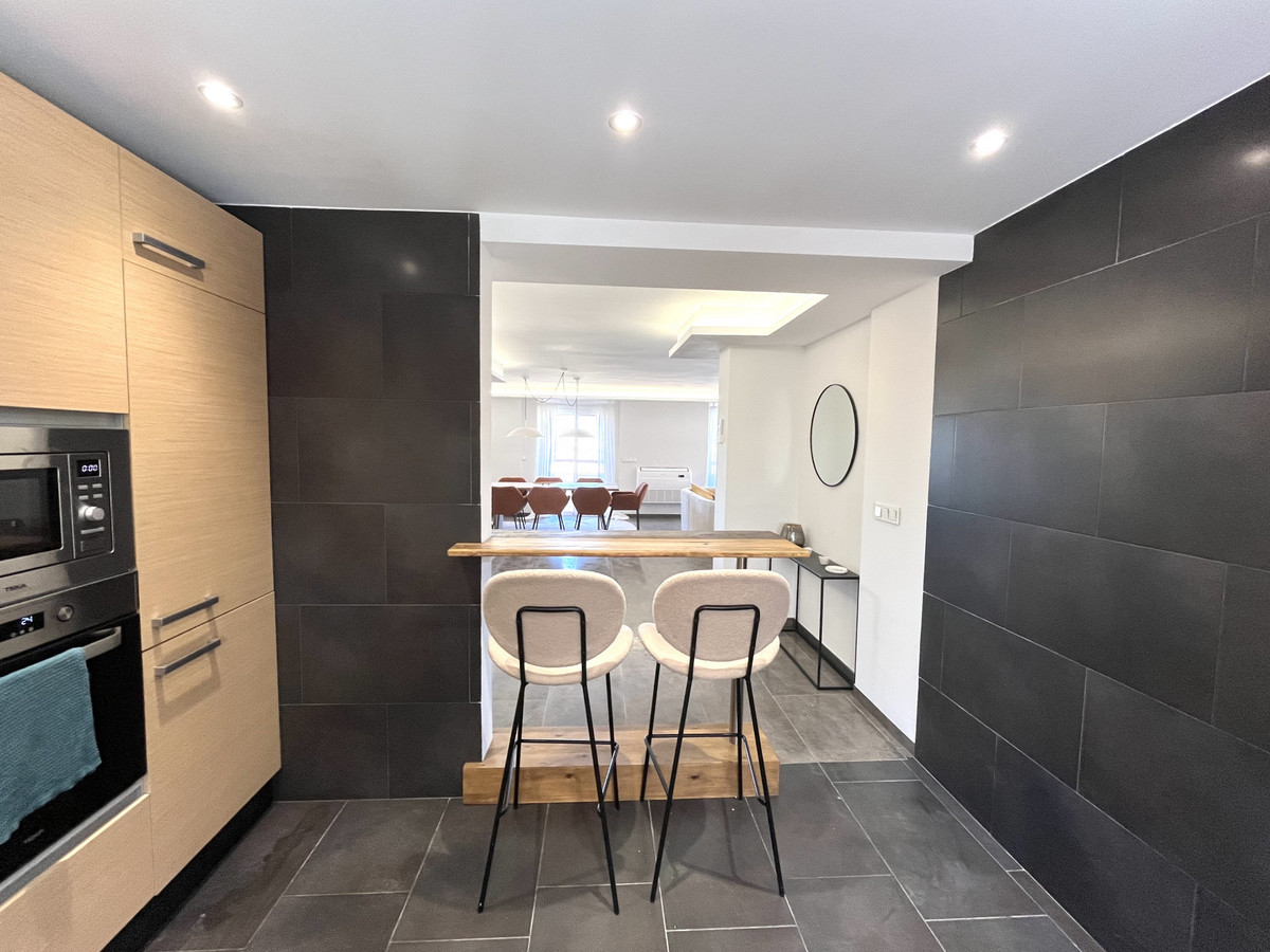 4c043f9e381618b61b4de6e7f901002b - 5