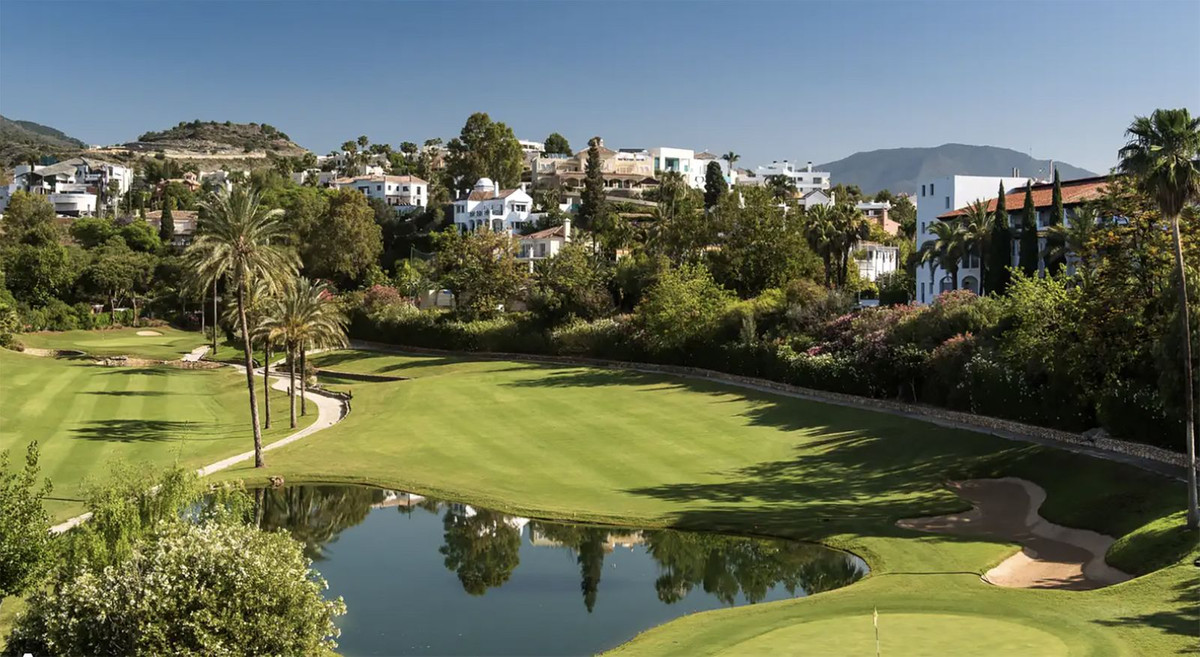 4d25a4f5eb75c6d090dec0a22b22141a - 18