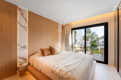 4eb12bdd7104e791f316c14ab9926406 - 24