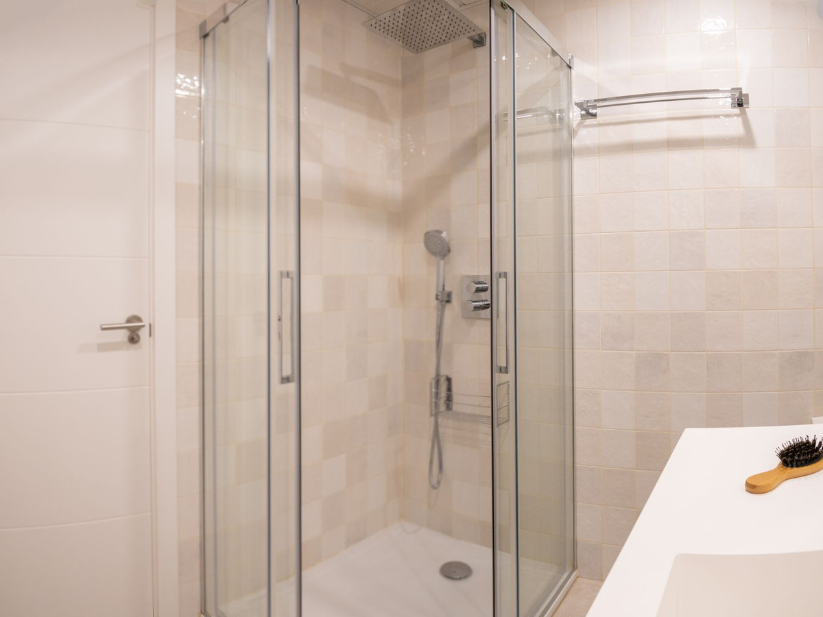 4efbab3963751b5964b8c6d909ed364f - 4