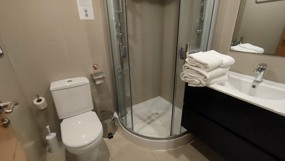 4f1ca9a5a95f4948231356eb162f1163 - 16