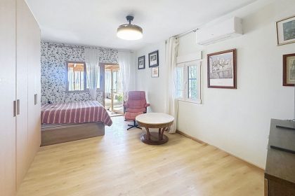 51c72898b720641bb000b6277dae36df - 10