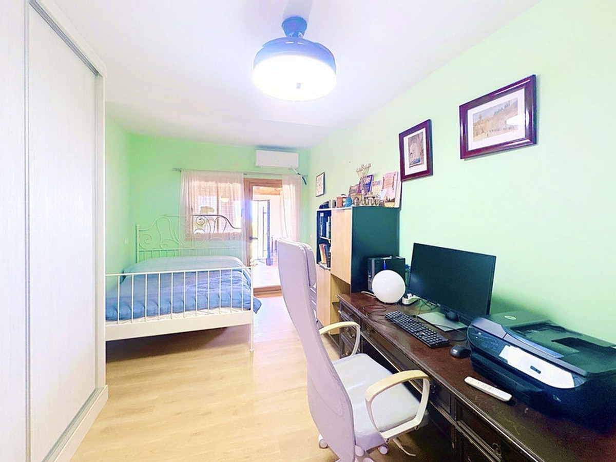 51c72898b720641bb000b6277dae36df - 17