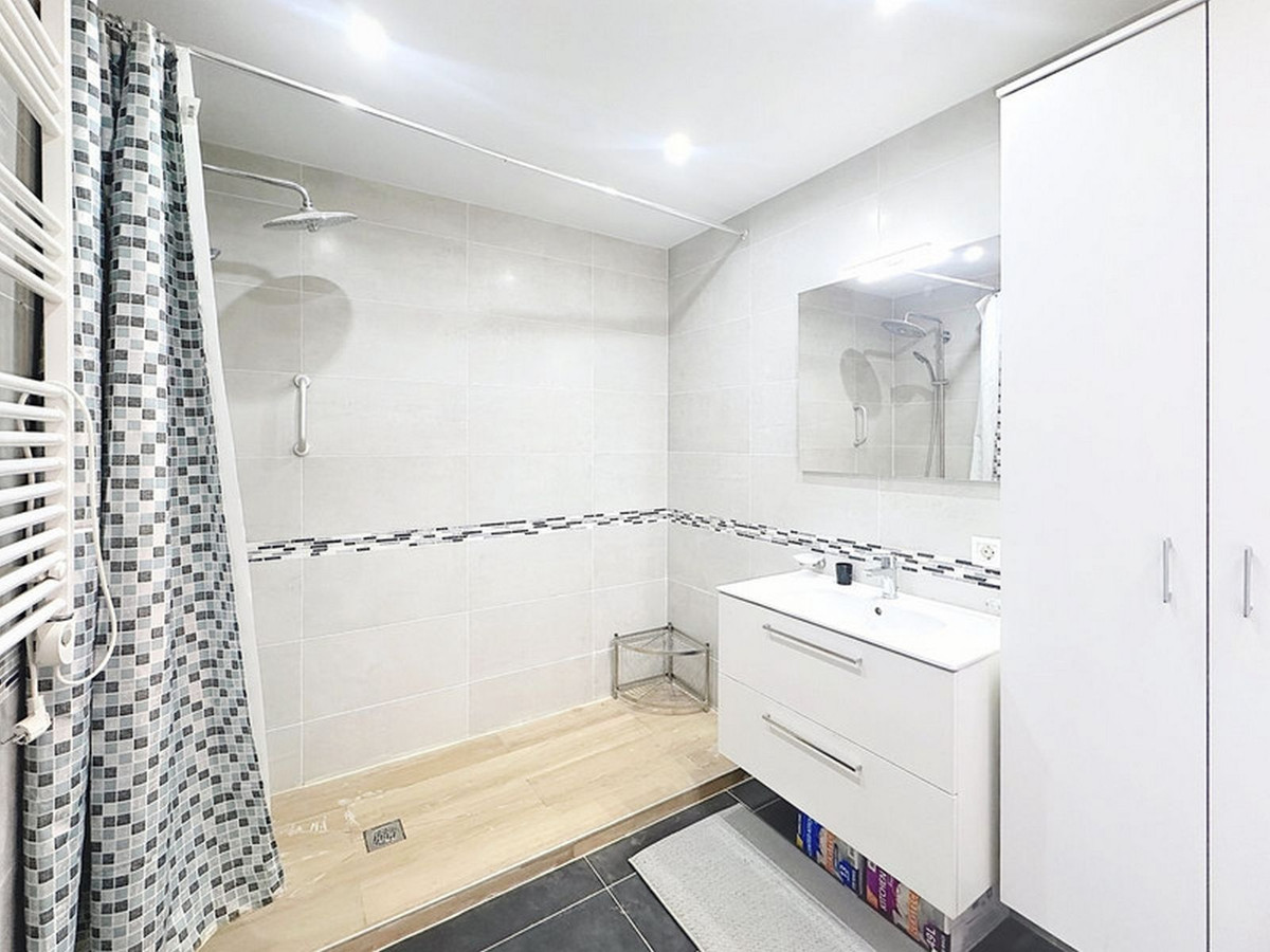 51c72898b720641bb000b6277dae36df - 20