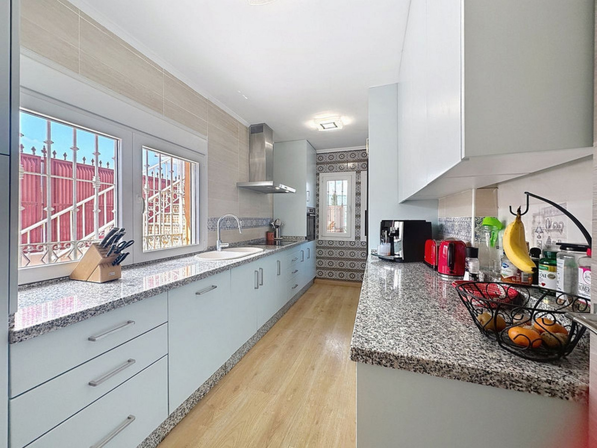 51c72898b720641bb000b6277dae36df - 23