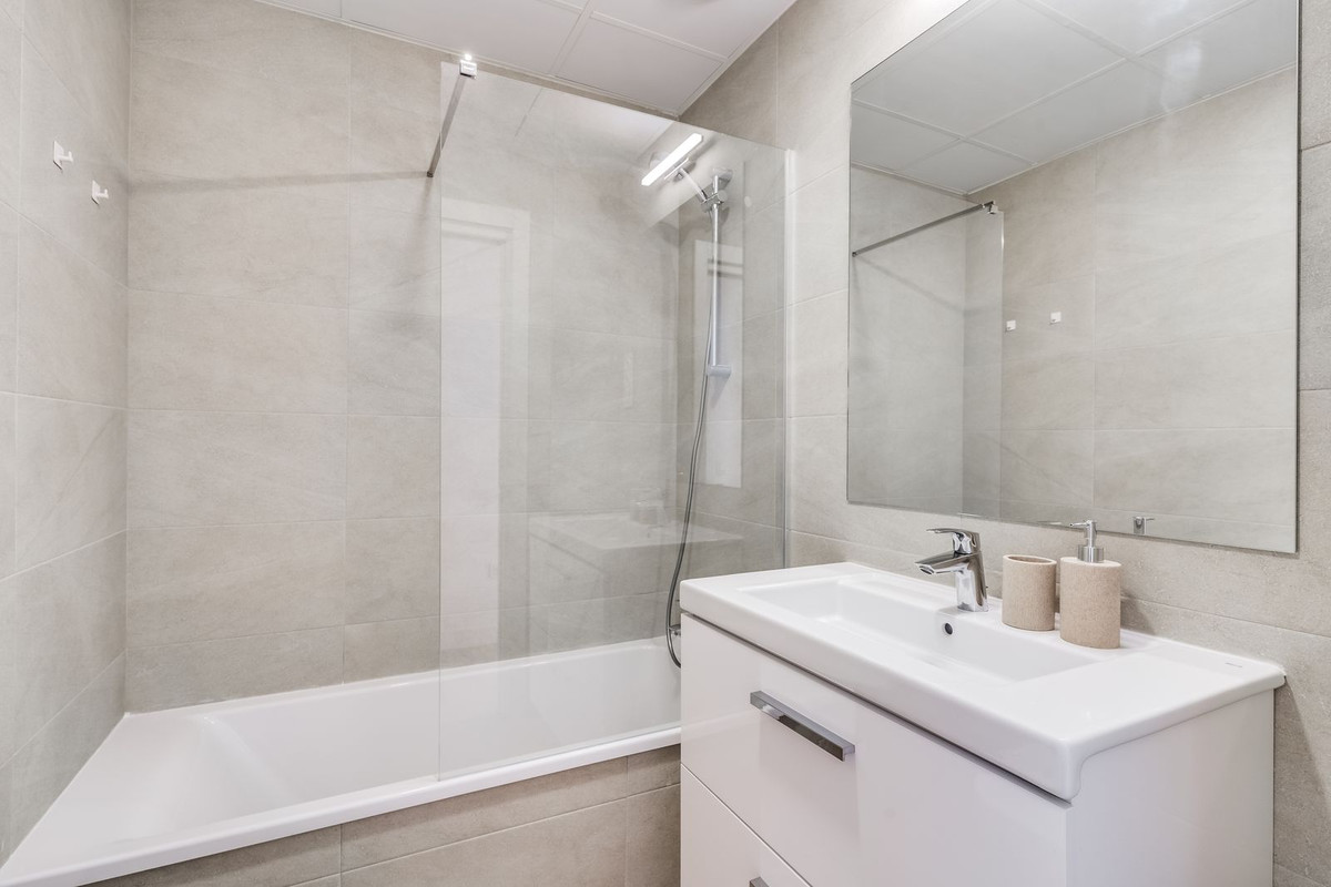 52a9592ba552658d2d33404f17561899 - 14