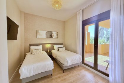 52ab8ecb5a34ba108bd7b264fa150681 - 10